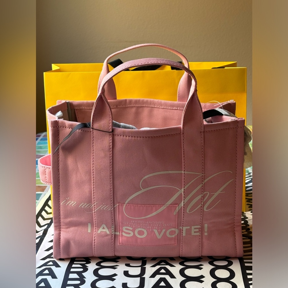 🗳️ MARC JACOBS THE VOTE TOTE 🗳️ NWT 🗳️ - Picture 10 of 16